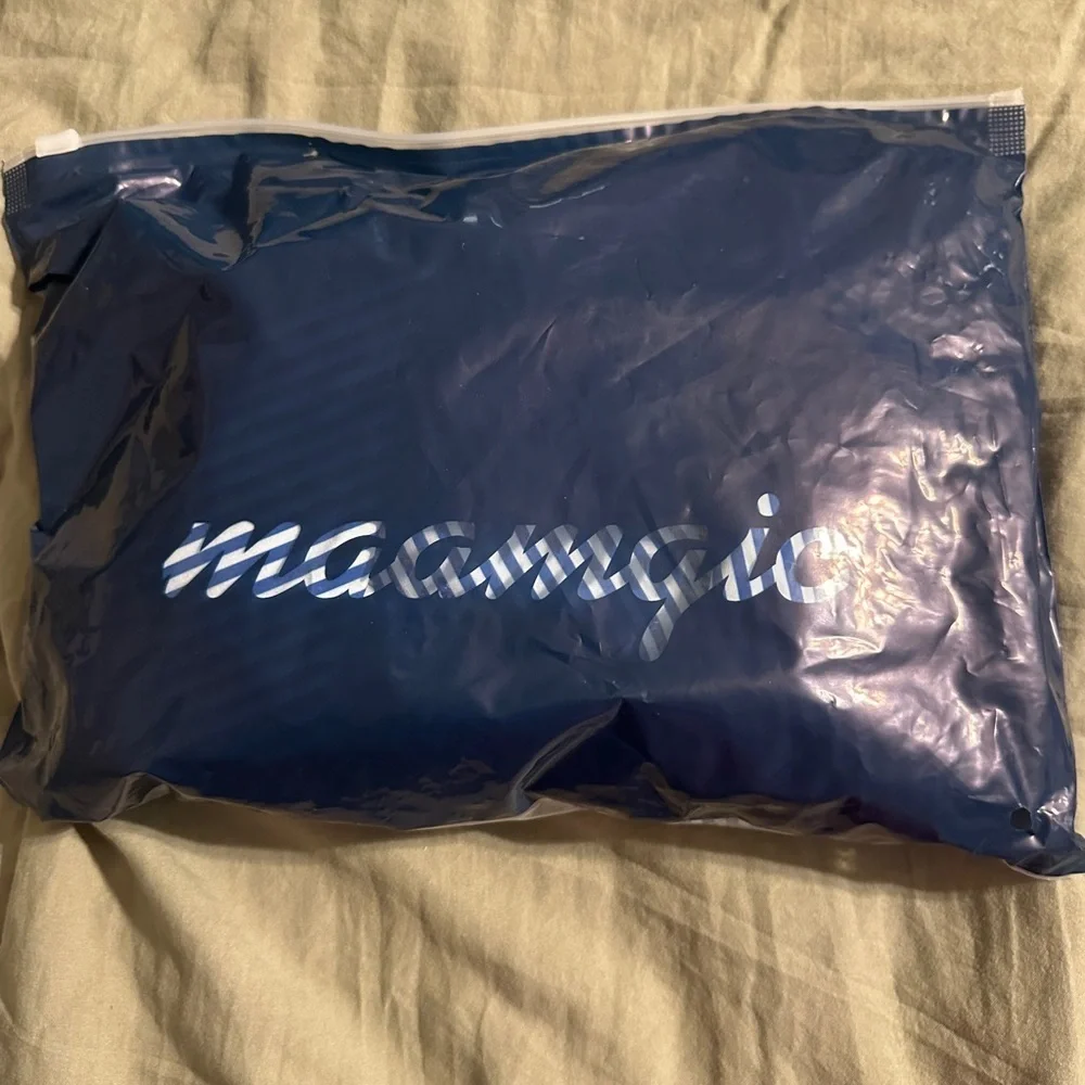 NWT/NIP - Men’s maamgic swim shorts.